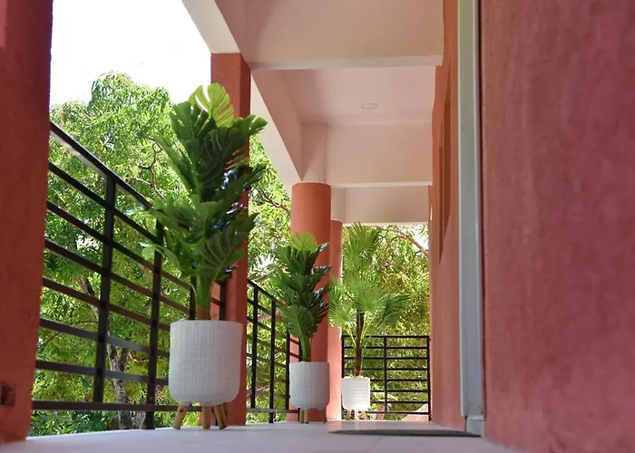Ls Stonethrow - Emerald Apartment