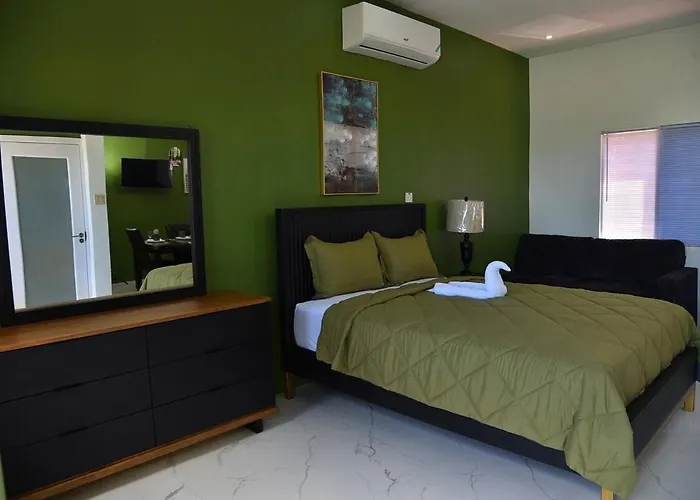 Ls Stonethrow - Emerald Montego Bay